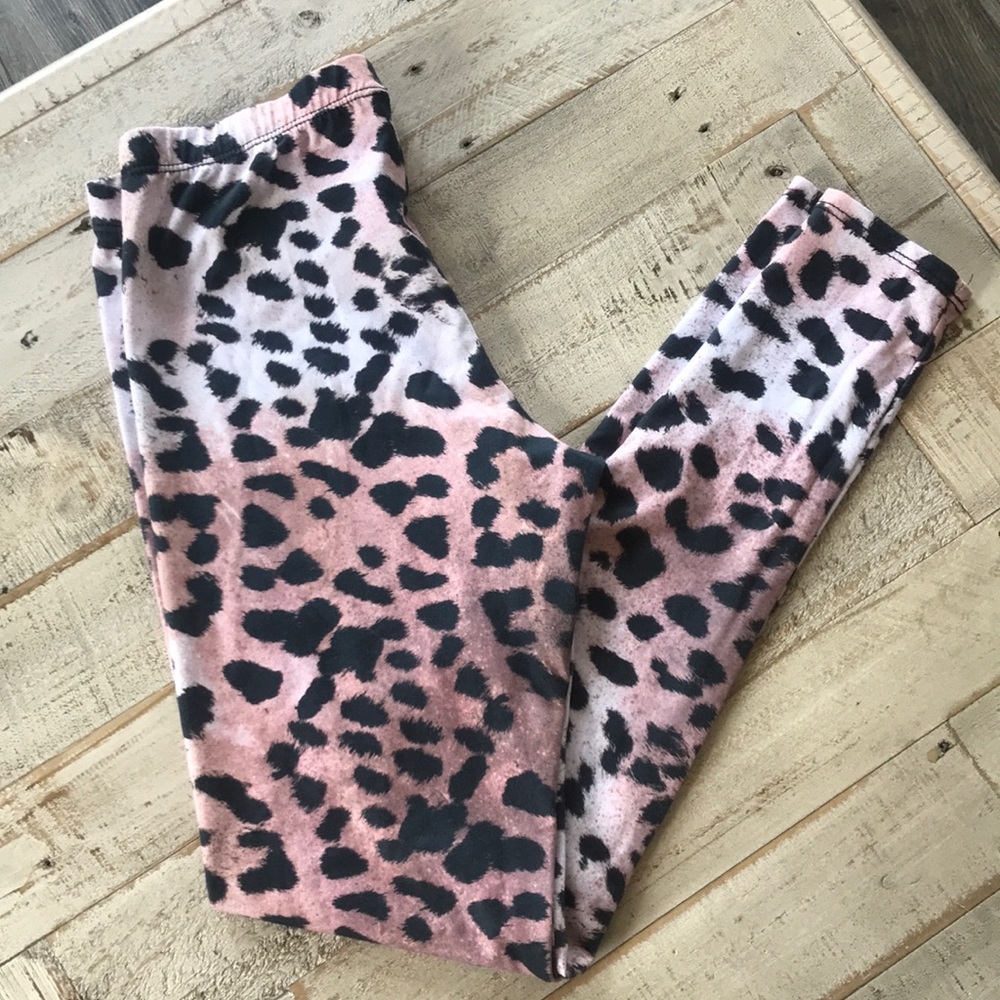Adorable leopard print leggings